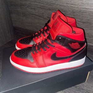Jordan 1 Mid "Reverse Bred" size 10